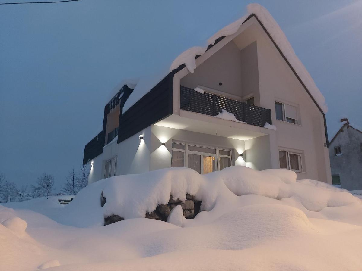 Elegant Inn Госпич Экстерьер фото
